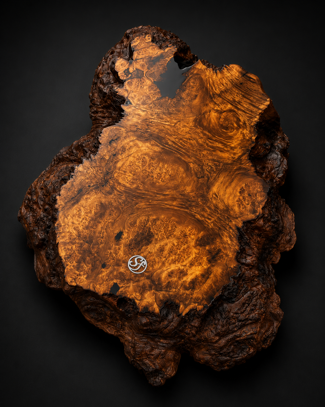 Peça esculpida em burl de imbuia – borda natural